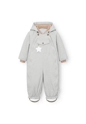 Lysegrå baby flyverdragt med hætte, lange ærmer, elastiske manchetter, beige inderfoer, frontlomme med knap og hvid stjerneformet mærkat.
