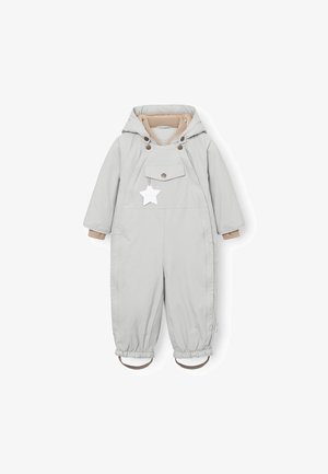 Lysegrå baby flyverdragt med hætte, lange ærmer, elastiske manchetter, beige inderfoer, frontlomme med knap og hvid stjerneformet mærkat.
