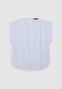 Blusa bianca in tessuto leggero, con scollatura rotonda, maniche a cappuccio corte e apertura a chiave sul retro. Texture pulita e liscia.