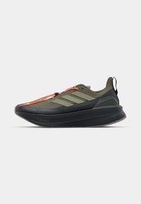 Unselected, carbon/tent green/olive strata