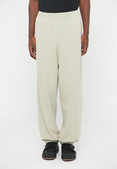 032c HARDCORE WELLNESS UNISEX jasnoszary