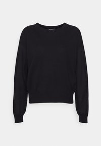 Černý pletený svetr s kulatým výstřihem, dlouhými rukávy a texturovanou tkaninou na rukávech, s volnějším střihem a žebrovanými manžetami.