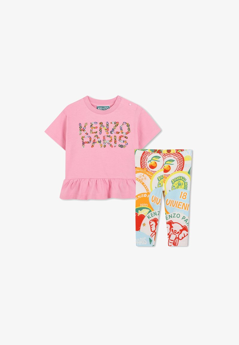 Chemise rose à manches courtes avec un ourlet en peplum et imprimé floral "KENZO PARIS". Leggings multicolores avec divers motifs de fruits et d'animaux.