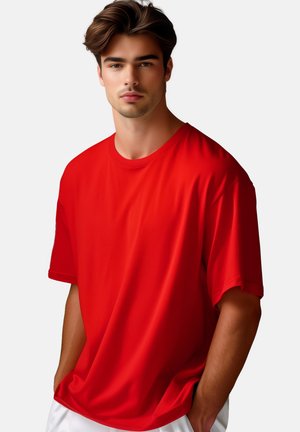 Rode t-shirt met korte mouwen, gemaakt van gladde stof. Voorzien van een ronde hals en een losse pasvorm, met een eenvoudige uitstraling zonder patronen of accenten.