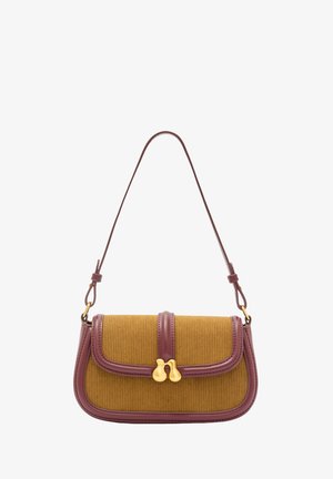 Brun korduroy taske med marmor læderdetaljer, buet form, klapslås og detaljer i guldtonet metal. Justerbar rem til skulderbrug.