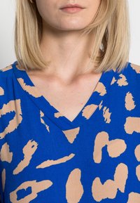 Culture DREA DRESS - Vestido de dia - surf the web