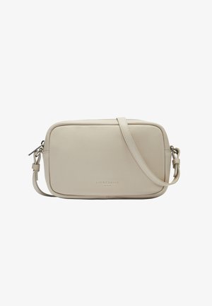 Borsa a tracolla in pelle beige con forma rettangolare, chiusura con zip, tracolla regolabile e marchio impresso sul davanti. Texture liscia.
