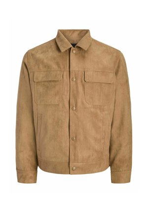 Veste en daim marron clair avec col, fermeture à boutons, deux poches poitrine à rabat et poches latérales fendues, présentée sur fond blanc.
