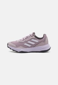 Adidas Terrex TRACEFINDER TRAIL RUNNING SHOES - Løpesko for mark - preloved fig/silver dawn/aurora black