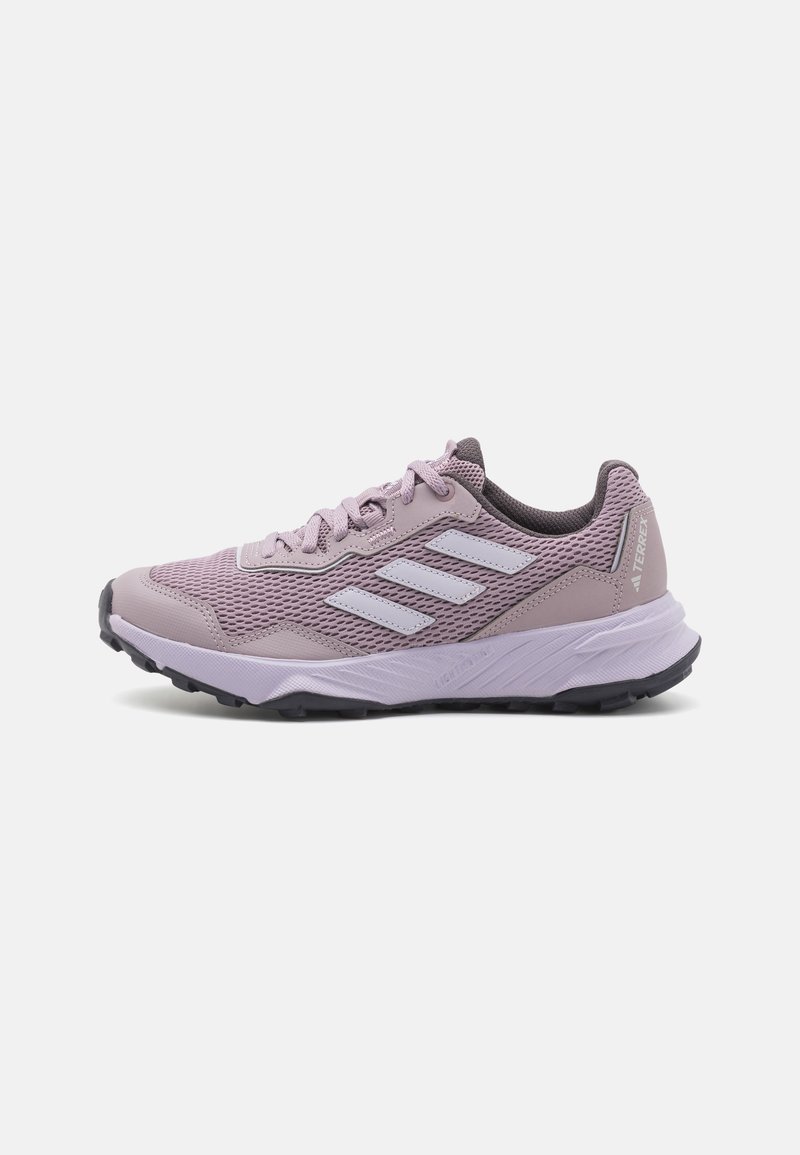 Adidas Terrex TRACEFINDER TRAIL RUNNING SHOES - Løpesko for mark - preloved fig/silver dawn/aurora black