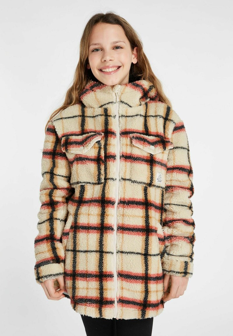 Fleecejacke mit hohem Kragen, Reißverschluss, cremefarbener Basis und Karomuster in Rot, Schwarz und Beige. Mit Fronttaschen und Logo-Patch.
