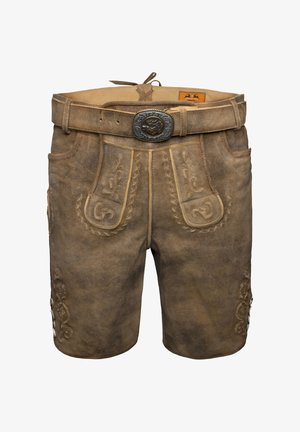 Braune Lederhosen mit dekorativen Nähten, einem Gürtel mit einer Metallschnalle und seitlichen Taschen mit geprägten Mustern.