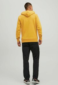 Jack & Jones JJEBASIC złoty