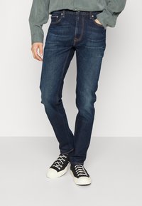 Tommy Hilfiger SLIM BLEECKER OLAVI - Calças de ganga de perna direita - olavi indigo