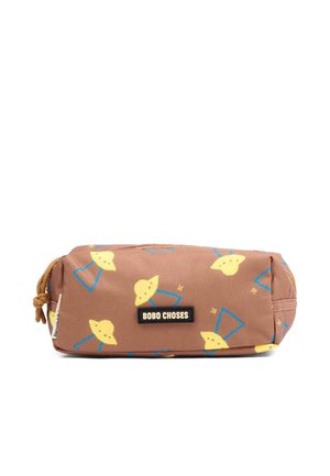 Astuccio rettangolare marrone con cappello giallo e stampa geometrica blu, chiusura con cerniera e etichetta "BOBO CHOSES" sul davanti.