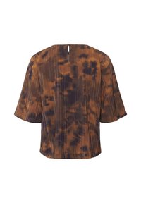 Haut à manches courtes marron tie-dye avec une texture plissée, doté d'une découpe en forme de clé dans le dos et d'un col arrondi. Tissu doux avec une coupe décontractée.