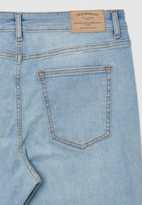 Thumbnail Image 4
