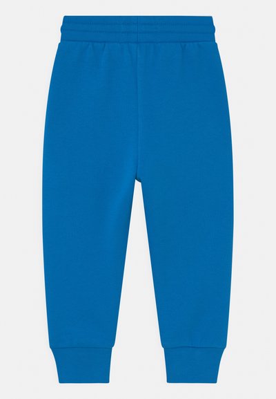Sweatpants de algodão azuis com cintura elástica, pernas afuniladas e punhos canelados. Textura suave, sem padrões ou detalhes adicionais.