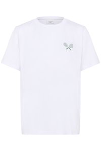 Weißes Baumwoll-T-Shirt mit kurzen Ärmeln, das auf der linken Brust ein grünes Tennisschläger-Graphic und einen runden Halsausschnitt aufweist.
