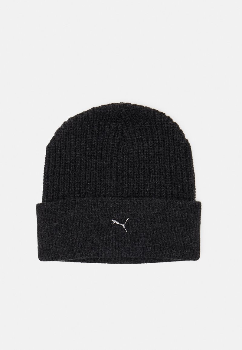 Gorro de lana negro con puño doblado, que presenta un pequeño logo plateado de Puma en la parte frontal. Fabricado con un tejido texturizado para brindar calidez.