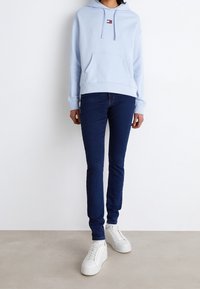 Tommy Jeans Jersey con capucha - light blue