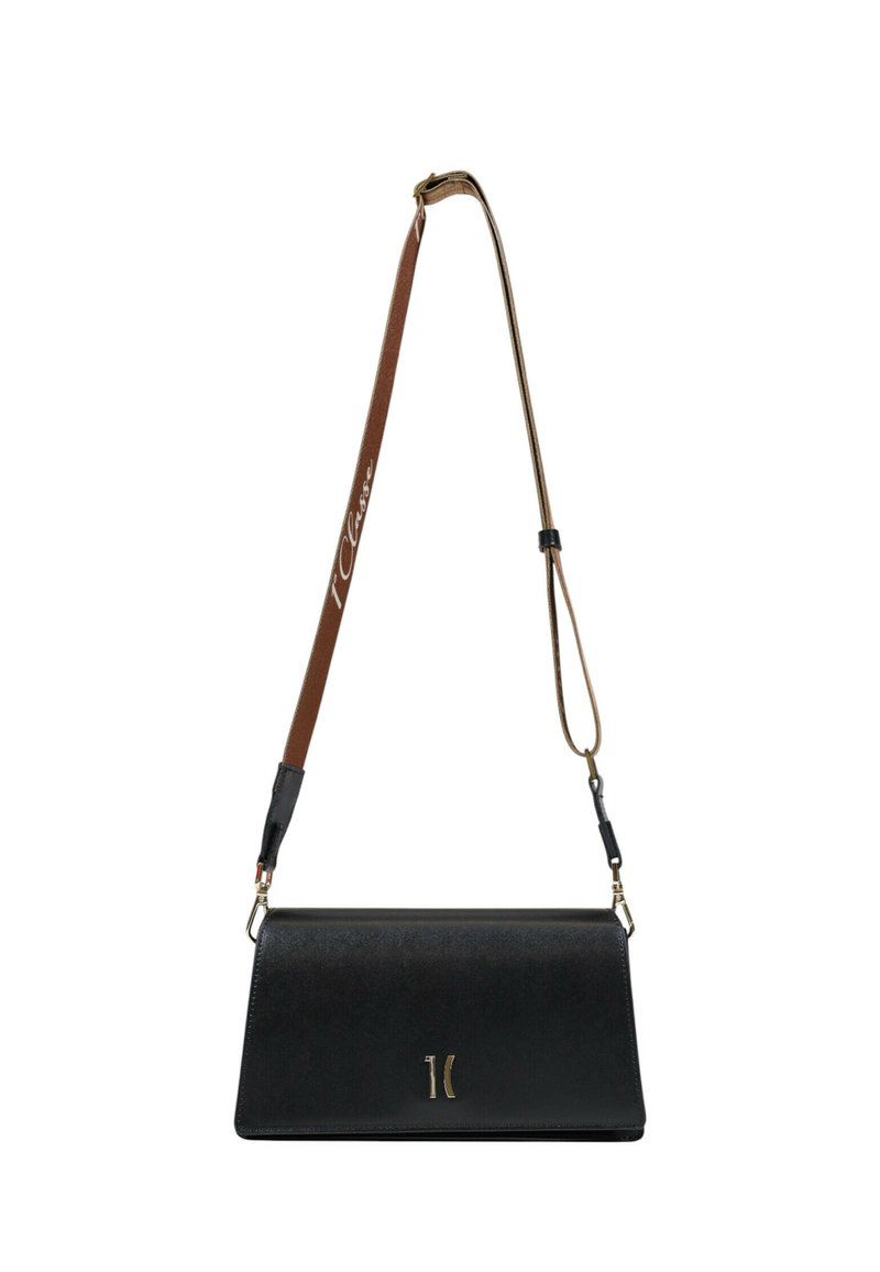 Borsa a spalla nera in pelle con forma rettangolare, ferramenta dorata e tracolla marrone staccabile con logo. Texture liscia.