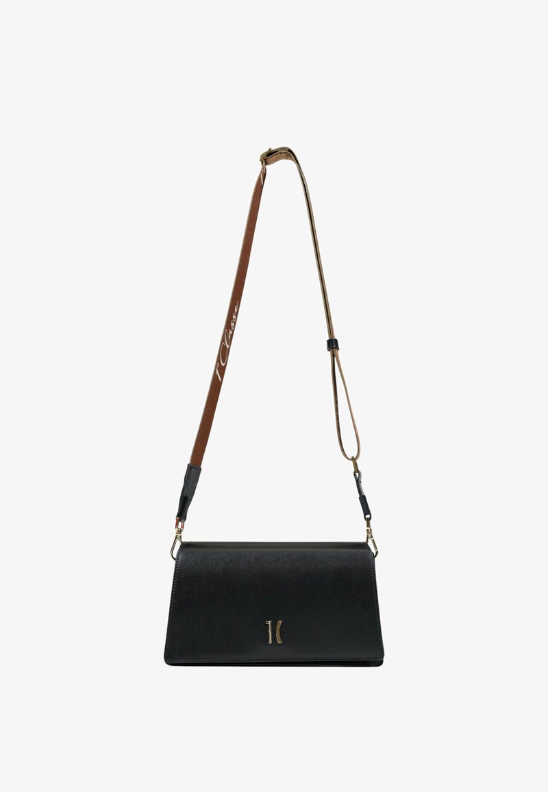 Borsa a spalla nera in pelle con forma rettangolare, ferramenta dorata e tracolla marrone staccabile con logo. Texture liscia.