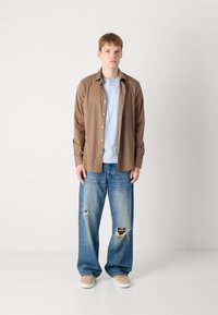 Calvin Klein SLIM SHIRT - Formalna srajca - new tan