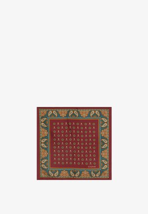 Pañuelo cuadrado con centro rojo que presenta un patrón de calaveras verdes y motivos circulares, bordeado por diseños paisley en azul y naranja.