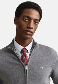 GANT Vesta na kopčanje - dark grey melange