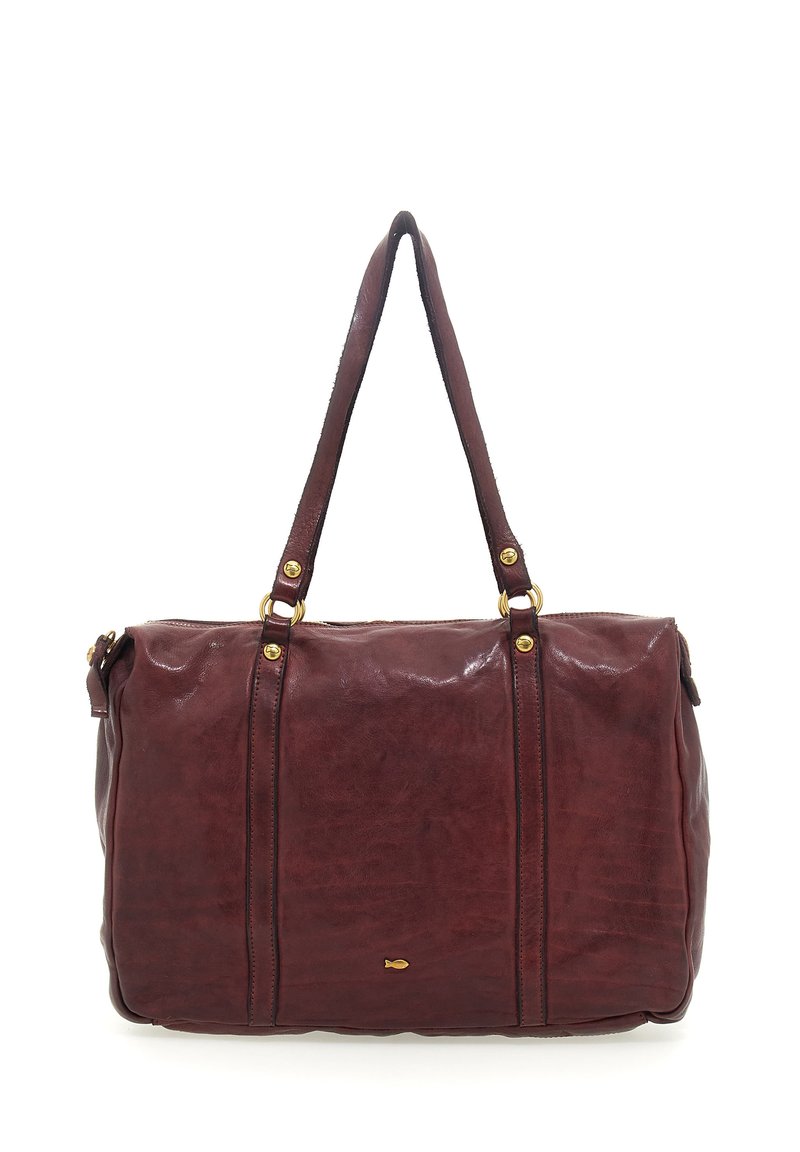 Borsa tote in pelle marrone con finiture dorate, due manici superiori e una leggera texture. Presenta una cucitura centrale e un piccolo emblema di pesce sulla parte frontale.