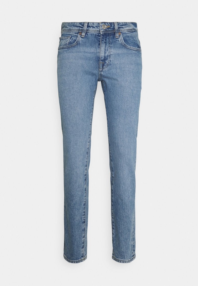 Ljusblå jeans i denim med rak benform, fem fickor, synliga sömmar samt knäppning med knapp och dragkedja.