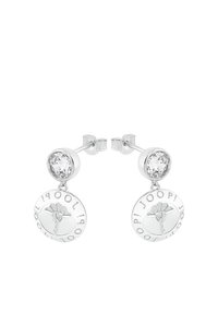 Silverörhängen med en rund skiva som har en blommig design, graverad text och en klar kristallaccent högst upp.