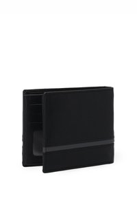 Schwarze Lederbörse im Faltdesign, mit mehreren Kartenfächern und einem transparenten Ausweisfach, ausgestattet mit einer glatten Textur und minimalen Akzenten.