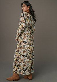Next TALL FIT - V-NECK MIDI  - Strikkjoler - cream boho ditsy floral print
