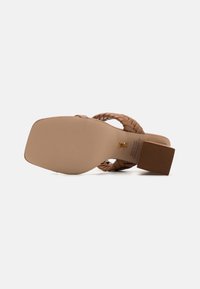 Steve Madden RAVER - Mules de tacón - brown