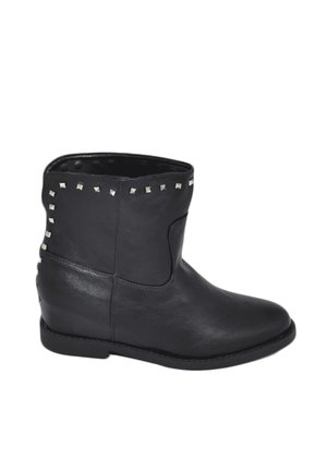 Outfitters Nation, BOTINES MUJER CON TACHUELAS CUÑA INTERNA Y CREMALLERA - Botines camperos - black