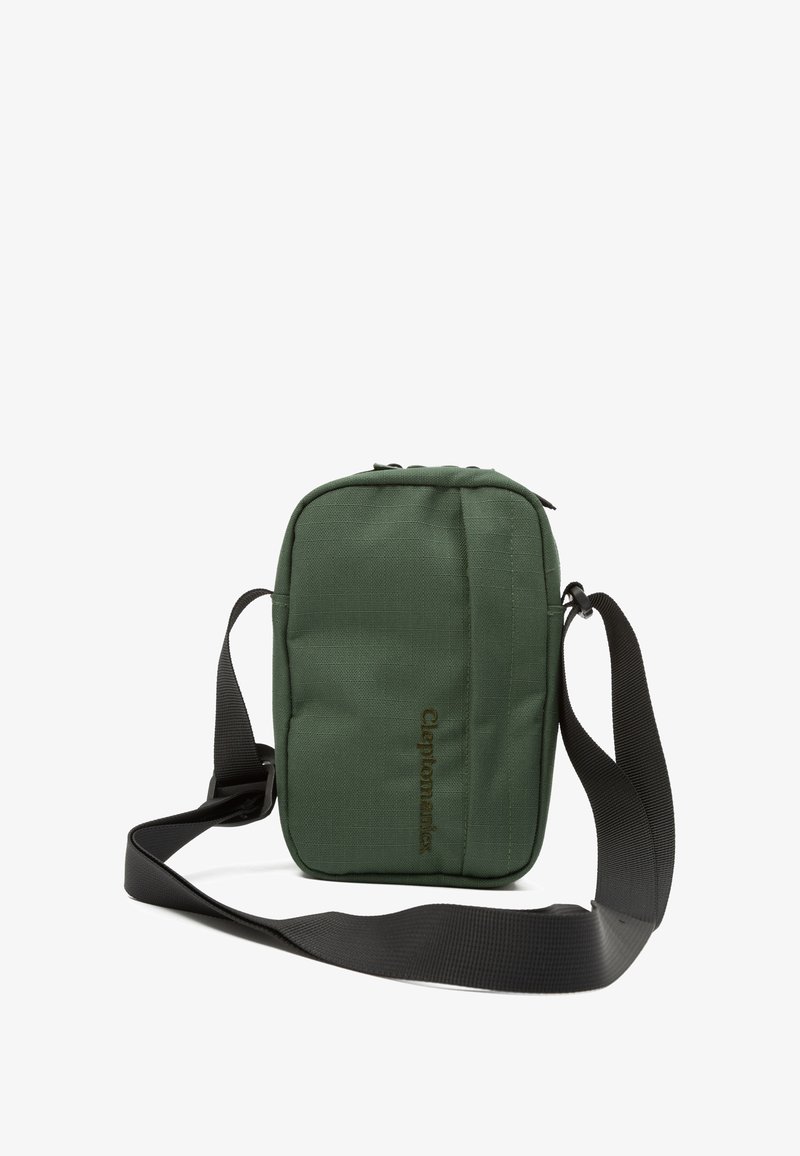 Dunkelgrüne Schultertasche mit einem schwarzen Gurt. Die Vorderseite zeigt ein dezentes Logo in Braun, das ein schlichtes und funktionales Design betont.