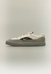 Επιλέχθηκε, light bone/light bone/light army