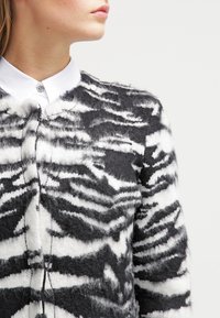 Saint Tropez Neuletakki - black