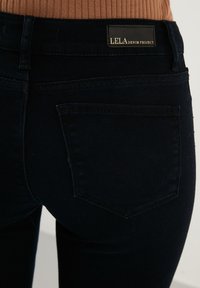 LELA Vaqueros pitillo - navy blue
