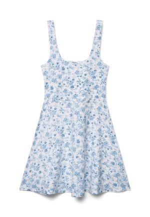 Biała sukienka bez rękawów z jasnoniebieskim kwiatowym wzorem i dopasowaną talią, rozszerzająca się w spódnicę w kształcie litery A.