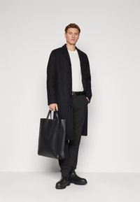 BOSS SLIM - Hlače chino - black
