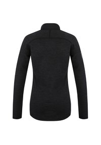 Černý pulovr s dlouhým rukávem a vysokým límcem, s hladkou texturou a minimalistickým designem. Švy na ramenou.