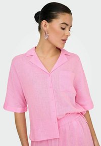ONLY NORMAL GESCHNITTEN  VOLUMINÖSER ARM - Skjortebluser - prism pink