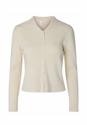 Krämfärgad ribbad stickad cardigan med långa ärmar, en bred krage och knäppning framtill.