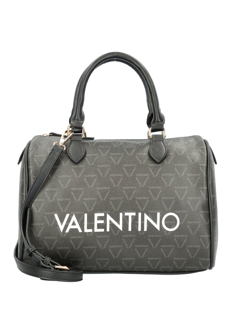 Bolso de mano de cuero gris con doble asa y una correa de hombro ajustable. Presenta un patrón de logotipo en toda la superficie y un nombre de marca blanco destacado.