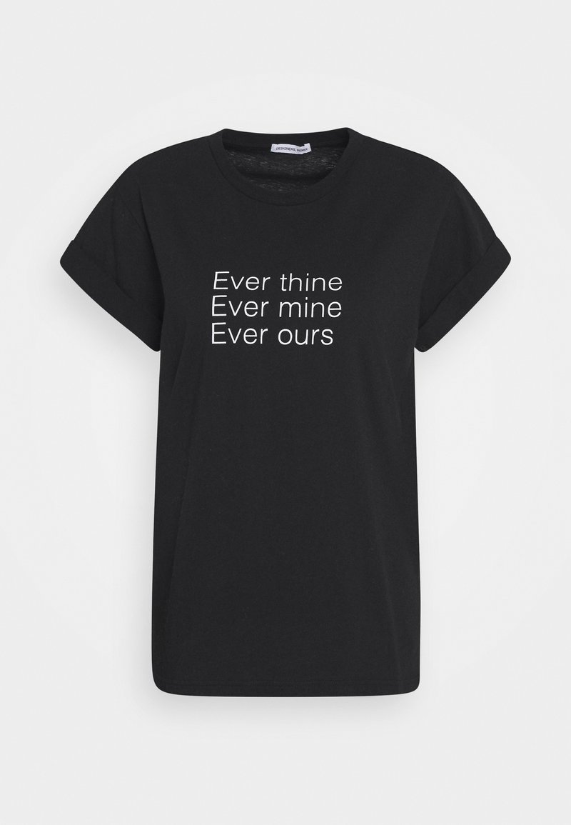 Sort bomulds T-shirt med oprullede ærmer og hvid tekst: "Ever thine Ever mine Ever ours," i et centreret, stablet layout.