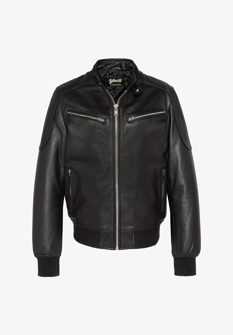 Chaqueta bomber de cuero negro con cierre frontal, dos bolsillos frontales con cremallera, puños acanalados y acentos en los hombros. Textura suave y diseño ajustado.