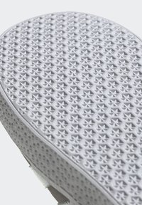 adidas Originals GAZELLE - Baskets basses - grey